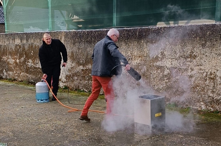 Exercice d'utilisation d'un extincteur